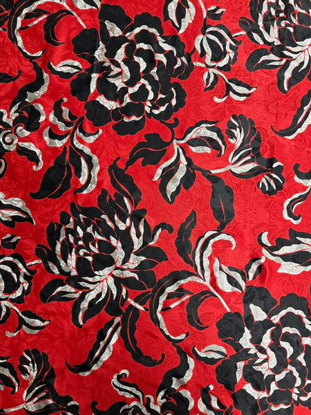 REF-166  LARGE FLOWER PRINT FINE SILK JACQUARD. ITALY. A CUT OF 3 YARDS.