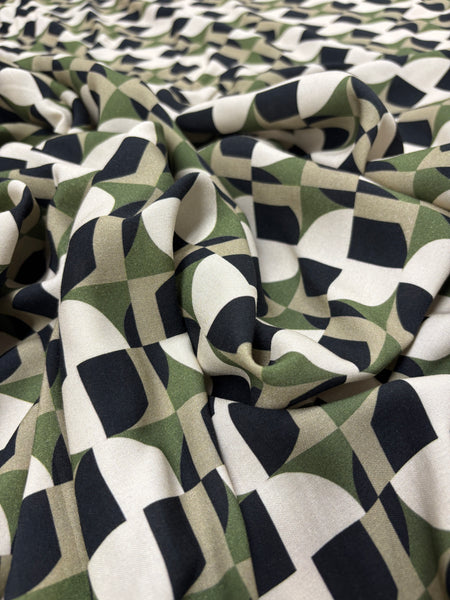 RV-9121W GEO PRINT VISCOSE CHALLIS. ITALY
