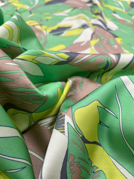 RV-9042W LARGE LEAFY PRINT SATIN VISCOSE. ITALY.