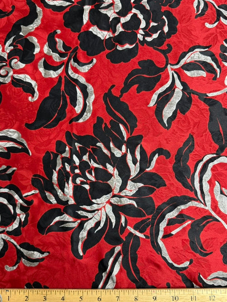 REF-166  LARGE FLOWER PRINT FINE SILK JACQUARD. ITALY. A CUT OF 3 YARDS.