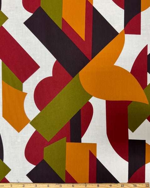 REF-107 GEO ABSTRACT PRINT COTTON POPLIN. ITALY. A CUT OF 1-7/8 YARDS.