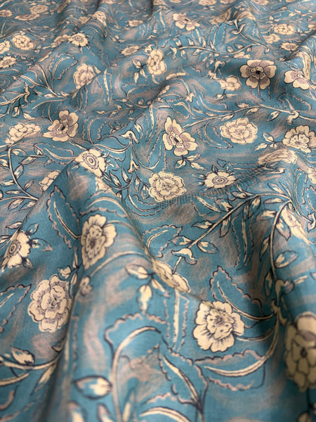 REF-176  FLORAL PRINT VISCOSE POPLIN. ITALY. A CUT OF 1-1/2 YARDS.
