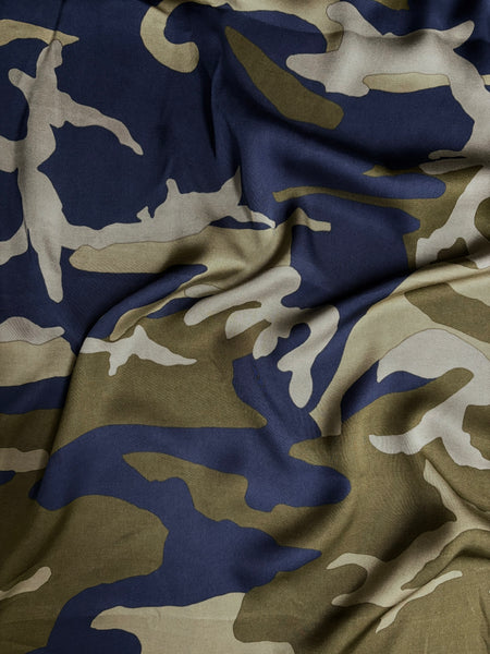 REF-177  ABSTRACT PRINT VISCOSE . ITALY. A CUT OF 3/4 OF A YARD
