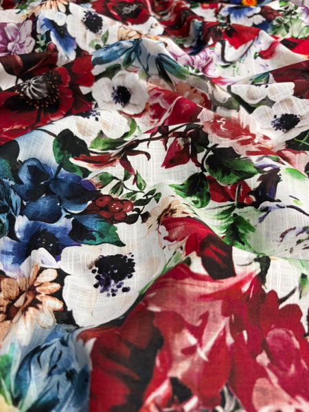 REF-180 FLOWER PRINT LINEN COTTON POPLIN. ITALY. A CUT OF 2-3/8 YARDS