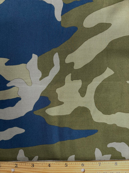 REF-177  ABSTRACT PRINT VISCOSE . ITALY. A CUT OF 3/4 OF A YARD