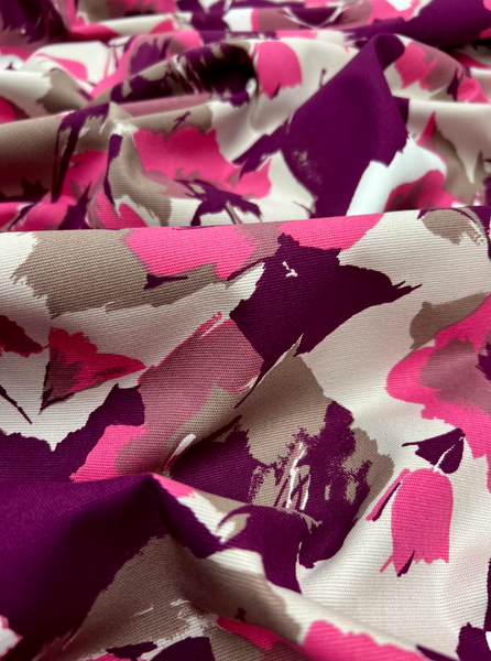 CP-9267W-A DESIGNER SIGNATURE ABSTRACT FLORAL PRINT FINE TEXTURE COTTON. EMANUEL UNGARO. ITALY