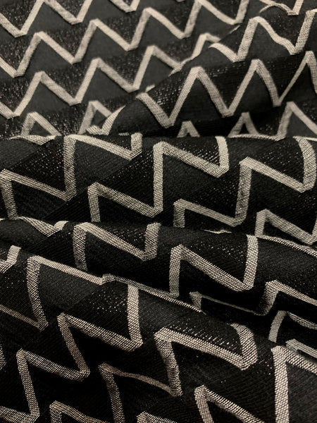MB-7685W FANCY METALLIC ZIGZAG DESIGN JACQUARD. A CUT OF 3-1/4 YARDS. FRANCE