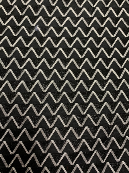 MB-7685W FANCY METALLIC ZIGZAG DESIGN JACQUARD. A CUT OF 3-1/4 YARDS. FRANCE