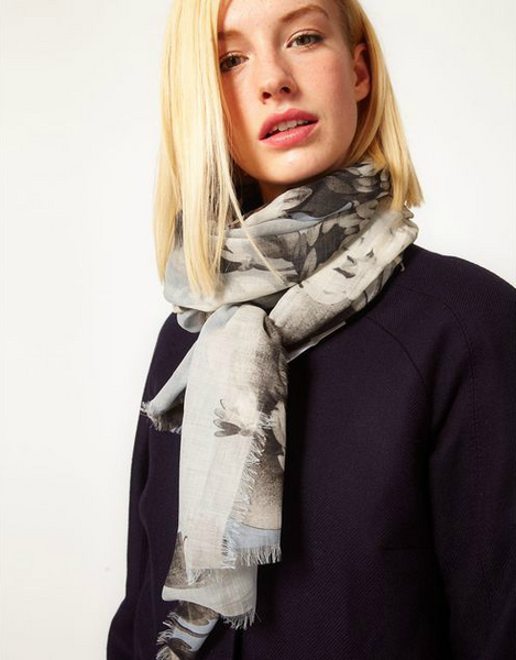 DS-1013 "RAVEN ORIGAMI" - JONATHAN SAUNDERS DIGITAL PRINT CASHMERE SILK SCARF. MADE IN ITALY
